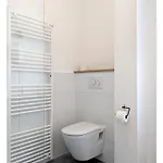 Apartman 2 Zi Whg Zentral, Altbau, Renoviert 4p *