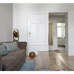 2 Zi Whg Zentral, Altbau, Renoviert 4p