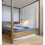 2 Zi Whg Zentral, Altbau, Renoviert 4p Apartman
