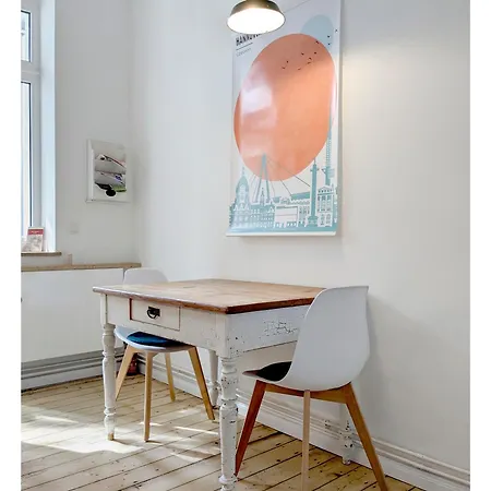 2 Zi Whg Zentral, Altbau, Renoviert 4p アパート