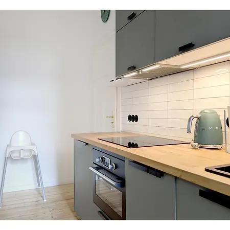 2 Zi Whg Zentral, Altbau, Renoviert 4p ハノーファー