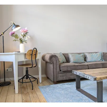 2 Zi Whg Zentral, Altbau, Renoviert 4p - Buchbar Bis 08-25 아파트 *