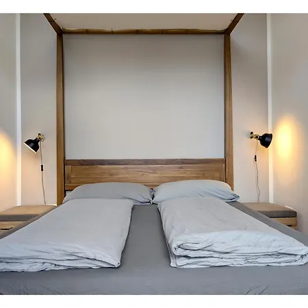 2 Zi Whg Zentral, Altbau, Renoviert 4p - Buchbar Bis 08-25 * 하노버
