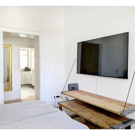 2 Zi Whg Zentral, Altbau, Renoviert 4p - Buchbar Bis 08-25 아파트