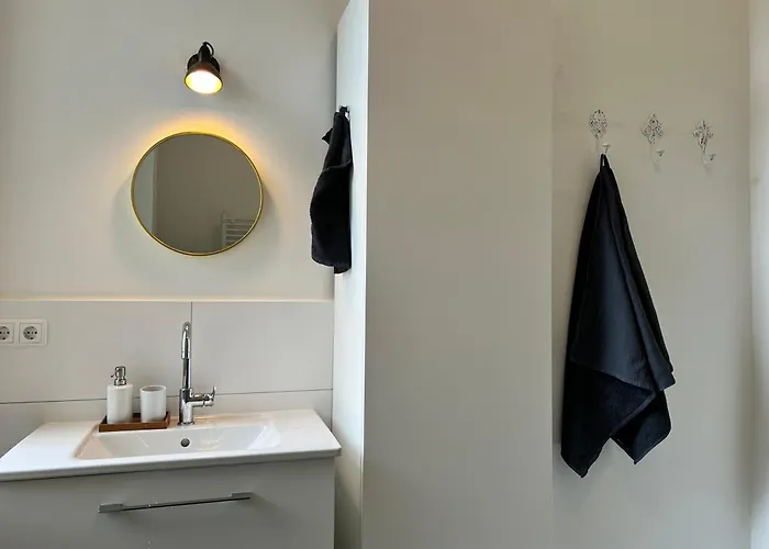 2 Zi Whg Zentral, Altbau, Renoviert 4p