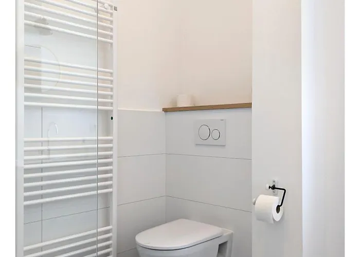 شقة 2 Zi Whg Zentral, Altbau, Renoviert 4p *
