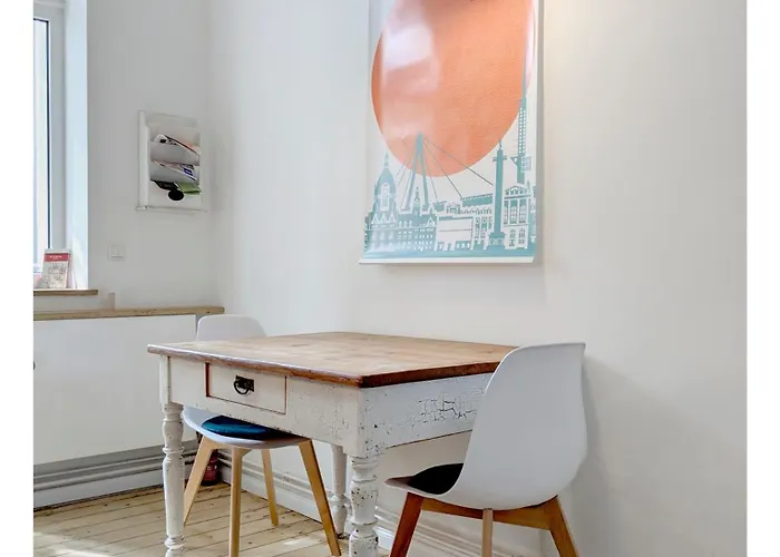 2 Zi Whg Zentral, Altbau, Renoviert 4p Apartment