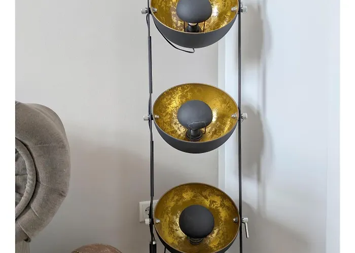 Apartment 2 Zi Whg Zentral, Altbau, Renoviert 4p *