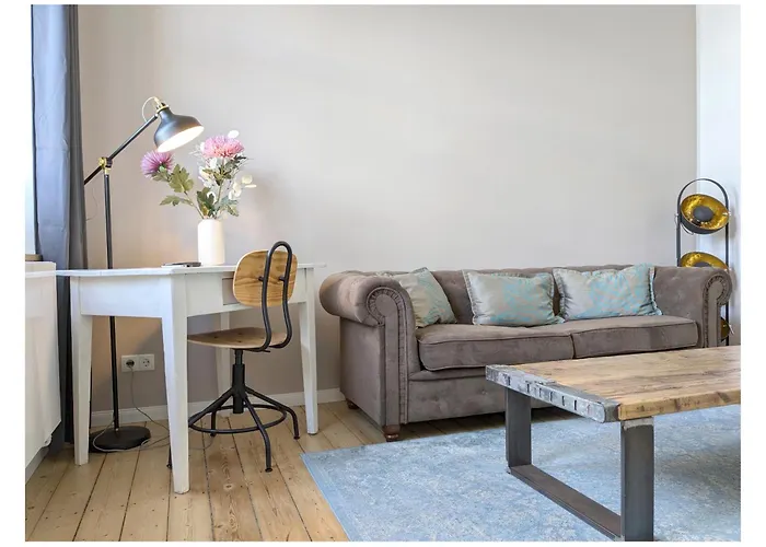 2 Zi Whg Zentral, Altbau, Renoviert 4p شقة *