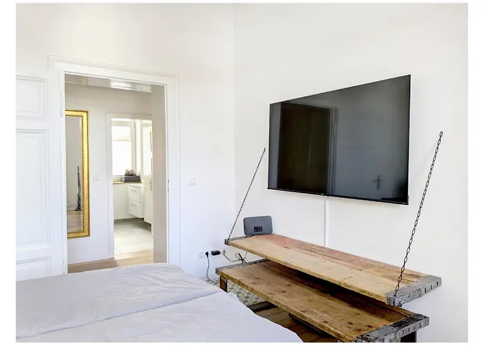 2 Zi Whg Zentral, Altbau, Renoviert 4p Apartamento