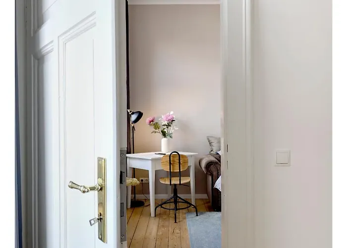 Apartment 2 Zi Whg Zentral, Altbau, Renoviert 4p *