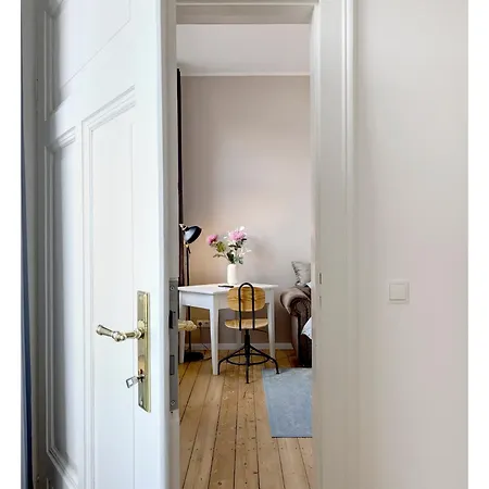 Apartamento 2 Zi Whg Zentral, Altbau, Renoviert 4p *
