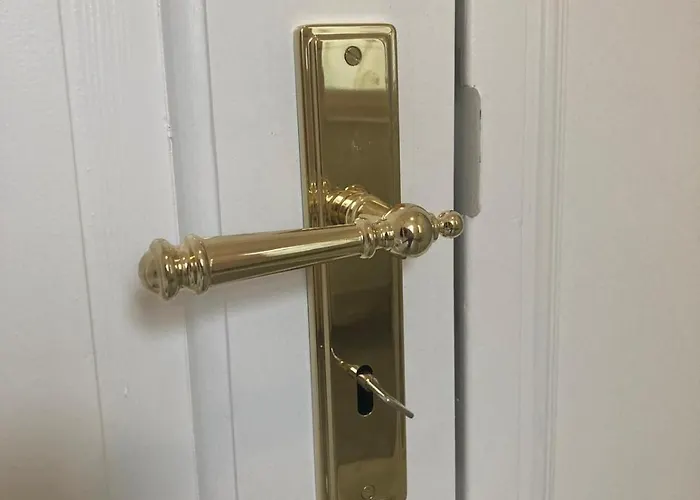 2 Zi Whg Zentral, Altbau, Renoviert 4p