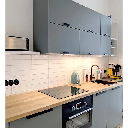 2 Zi Whg Zentral, Altbau, Renoviert 4p - Buchbar Bis 08-25 Apartment Hannover